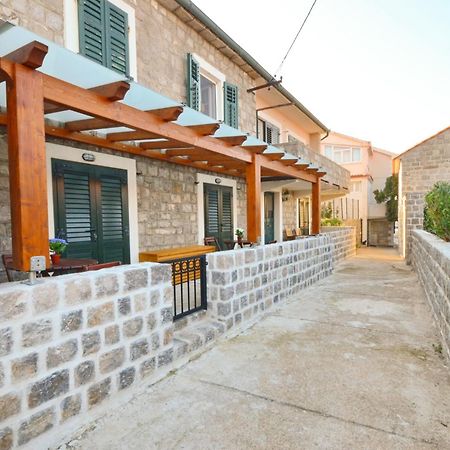 Leut Stone Residence Тиват Номер фото