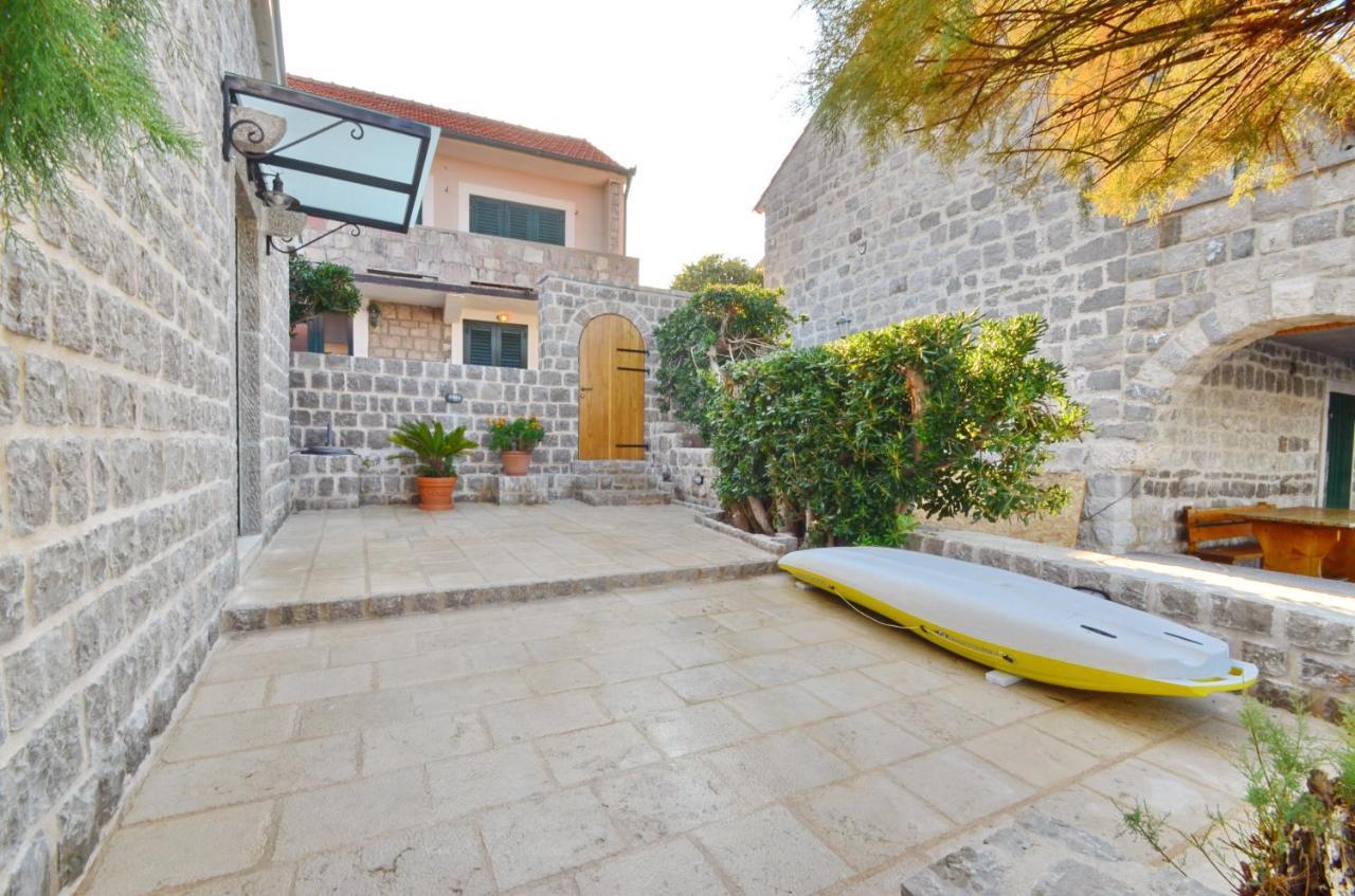 Leut Stone Residence Тиват Экстерьер фото