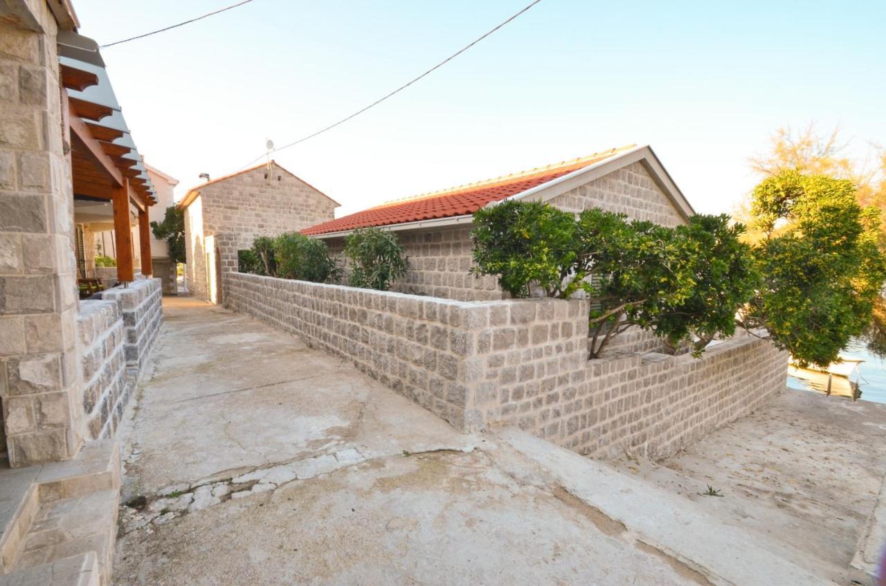 Leut Stone Residence Тиват Экстерьер фото