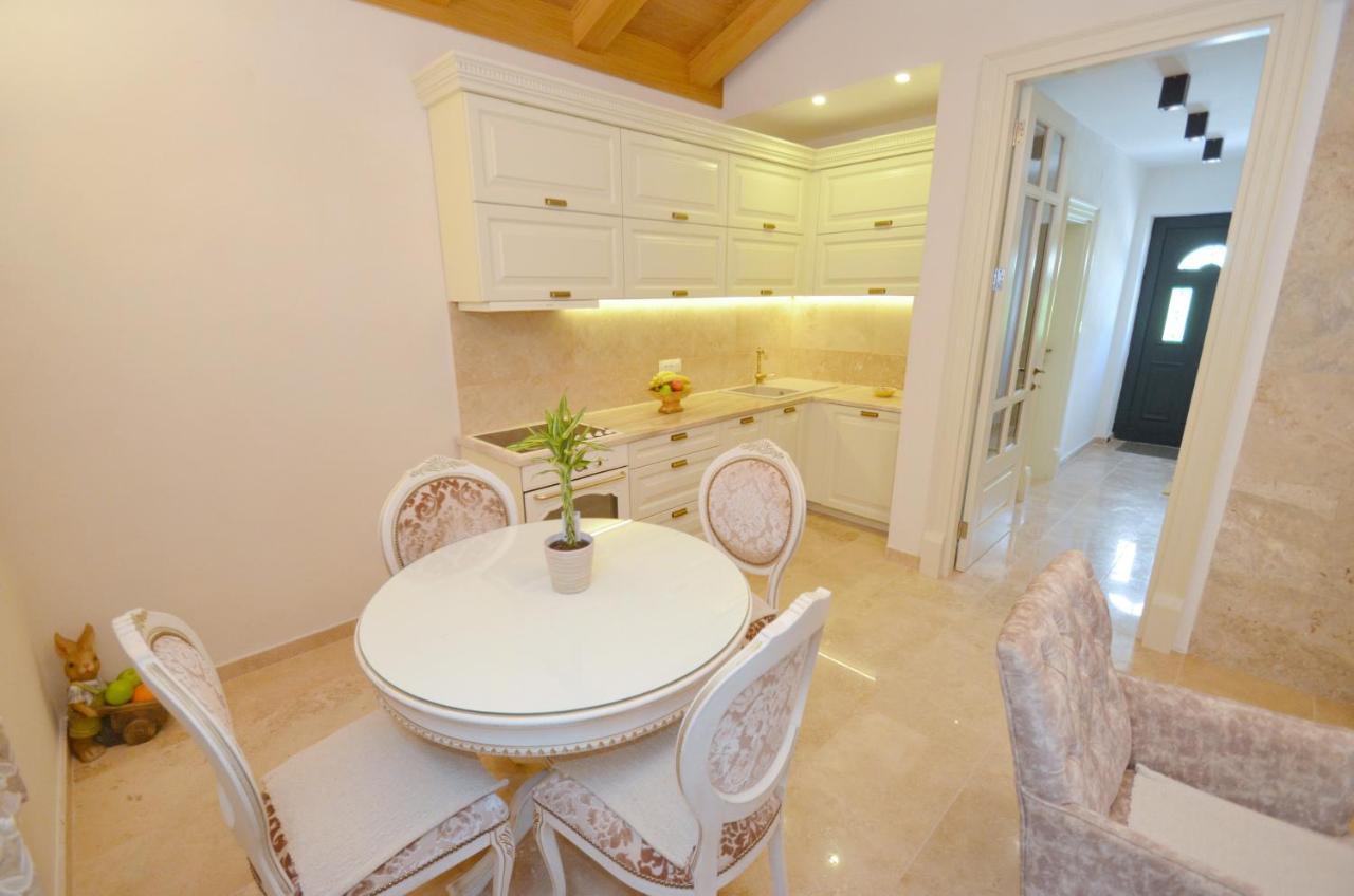 Leut Stone Residence Тиват Экстерьер фото