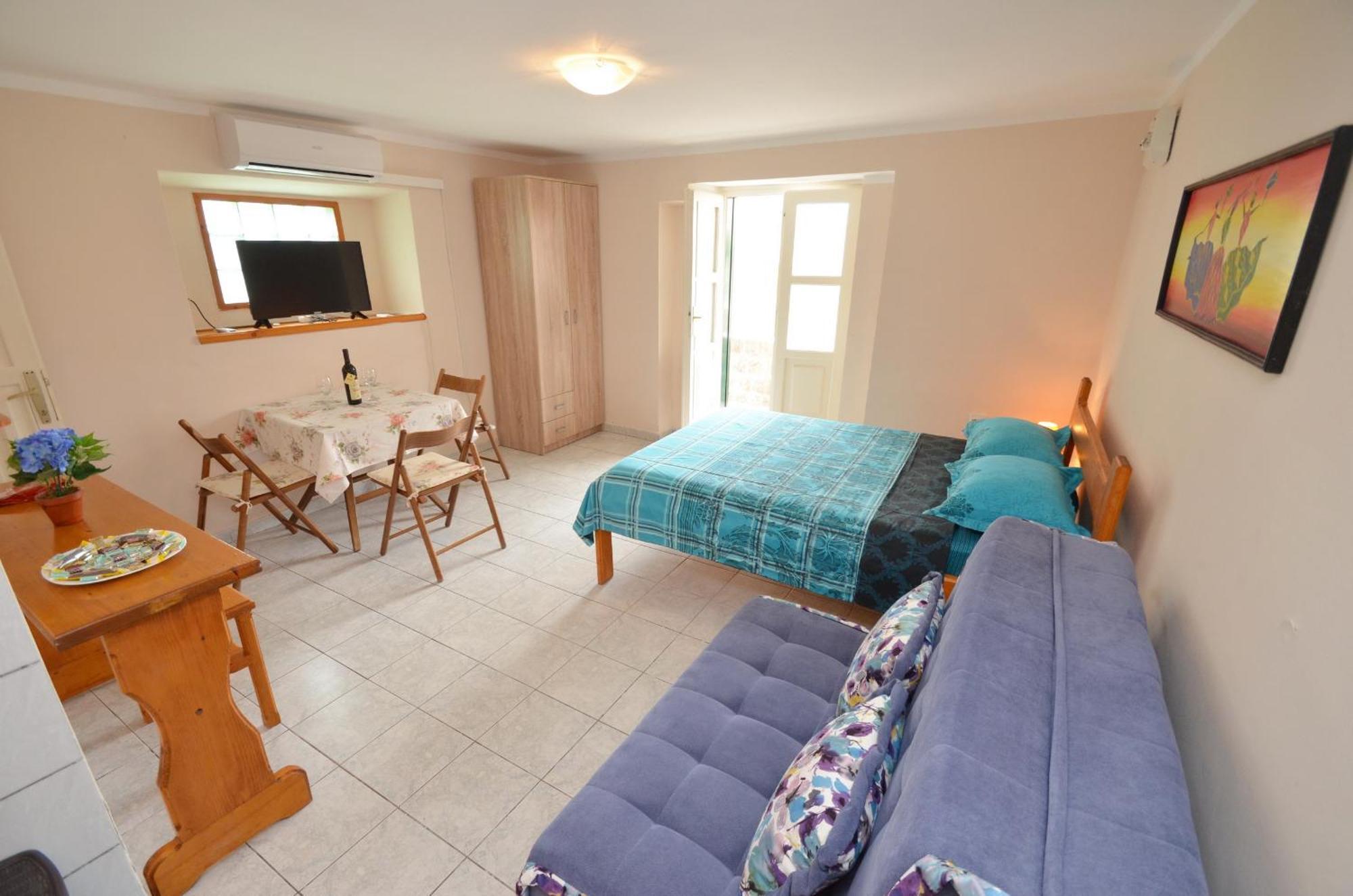 Leut Stone Residence Тиват Номер фото